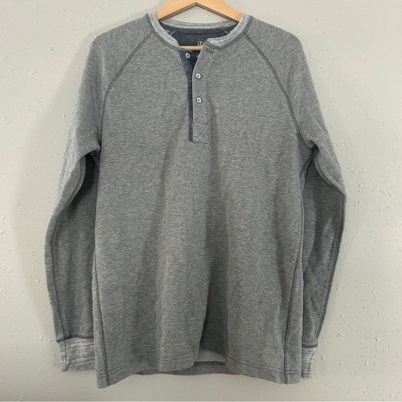 Lands’ End Grey Long Sleeve T-Shirt Sweater Casual Neutral Medium - Picture 1 of 3